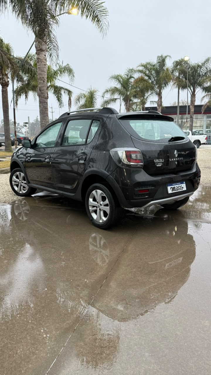 RENAULT - SANDERO STEPWAY    PRIVILEGE   - MANUAL  - 2018